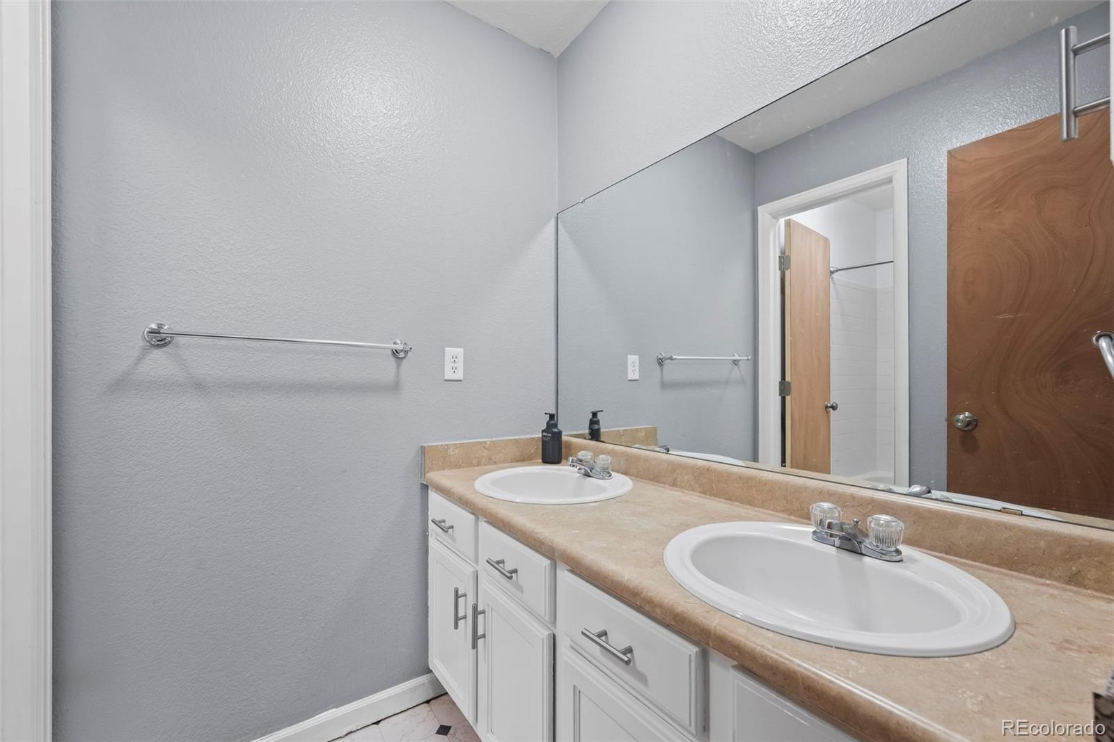 MLS Image #10 for 55429 e 31st avenue,strasburg, Colorado