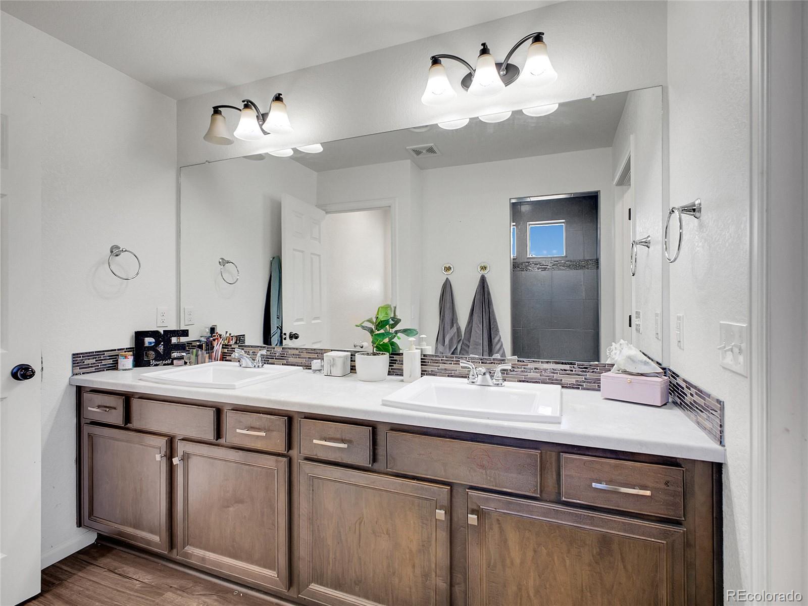 MLS Image #14 for 19155  robins drive,denver, Colorado
