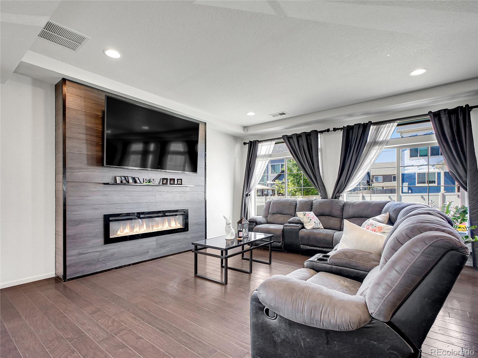 MLS Image #6 for 19155  robins drive,denver, Colorado