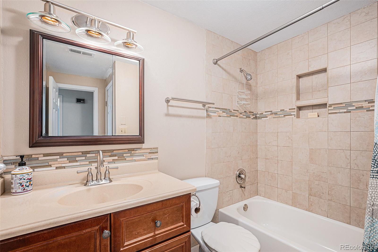 MLS Image #10 for 10858 e harvard drive,aurora, Colorado