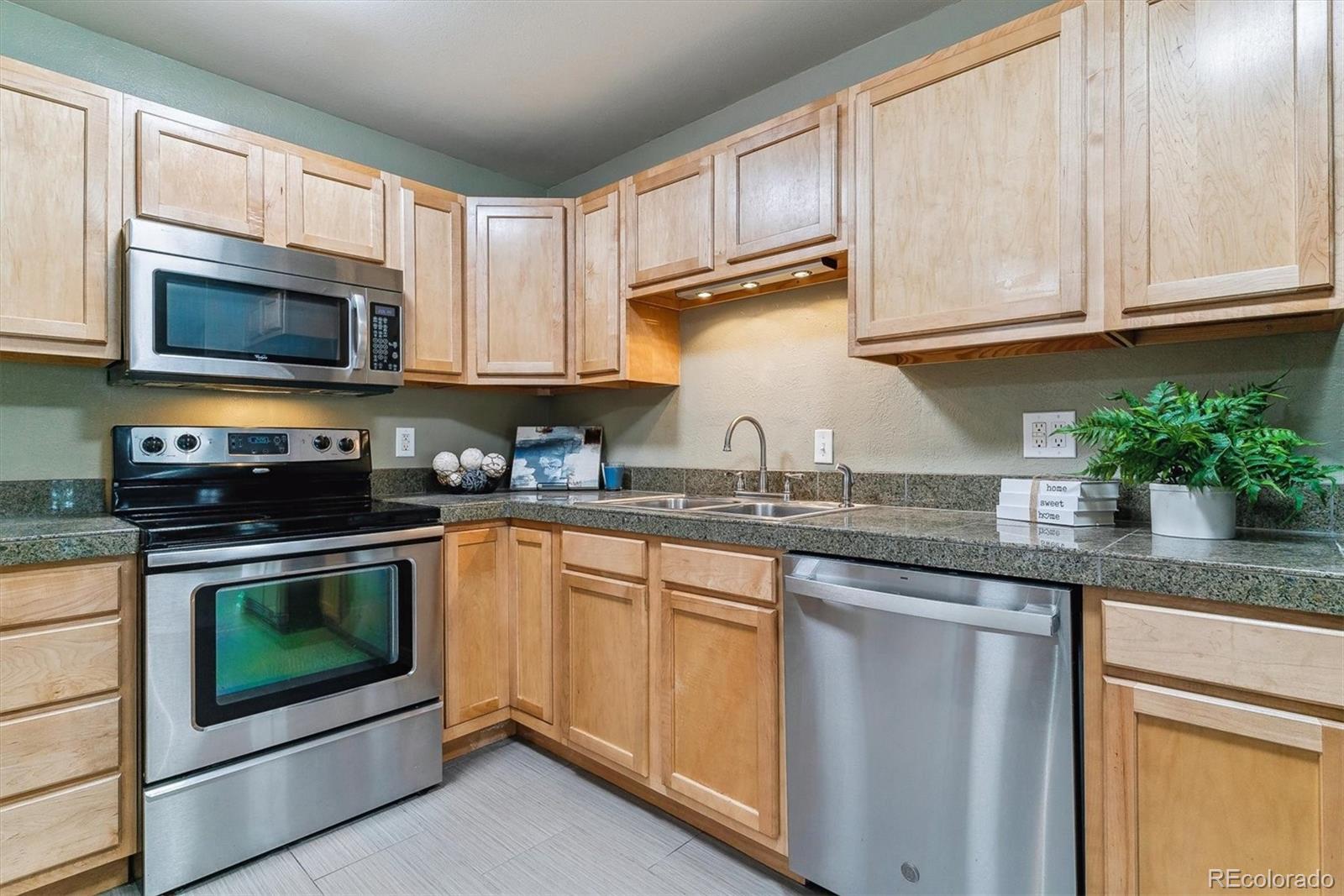 MLS Image #5 for 610 s clinton street 3d,denver, Colorado