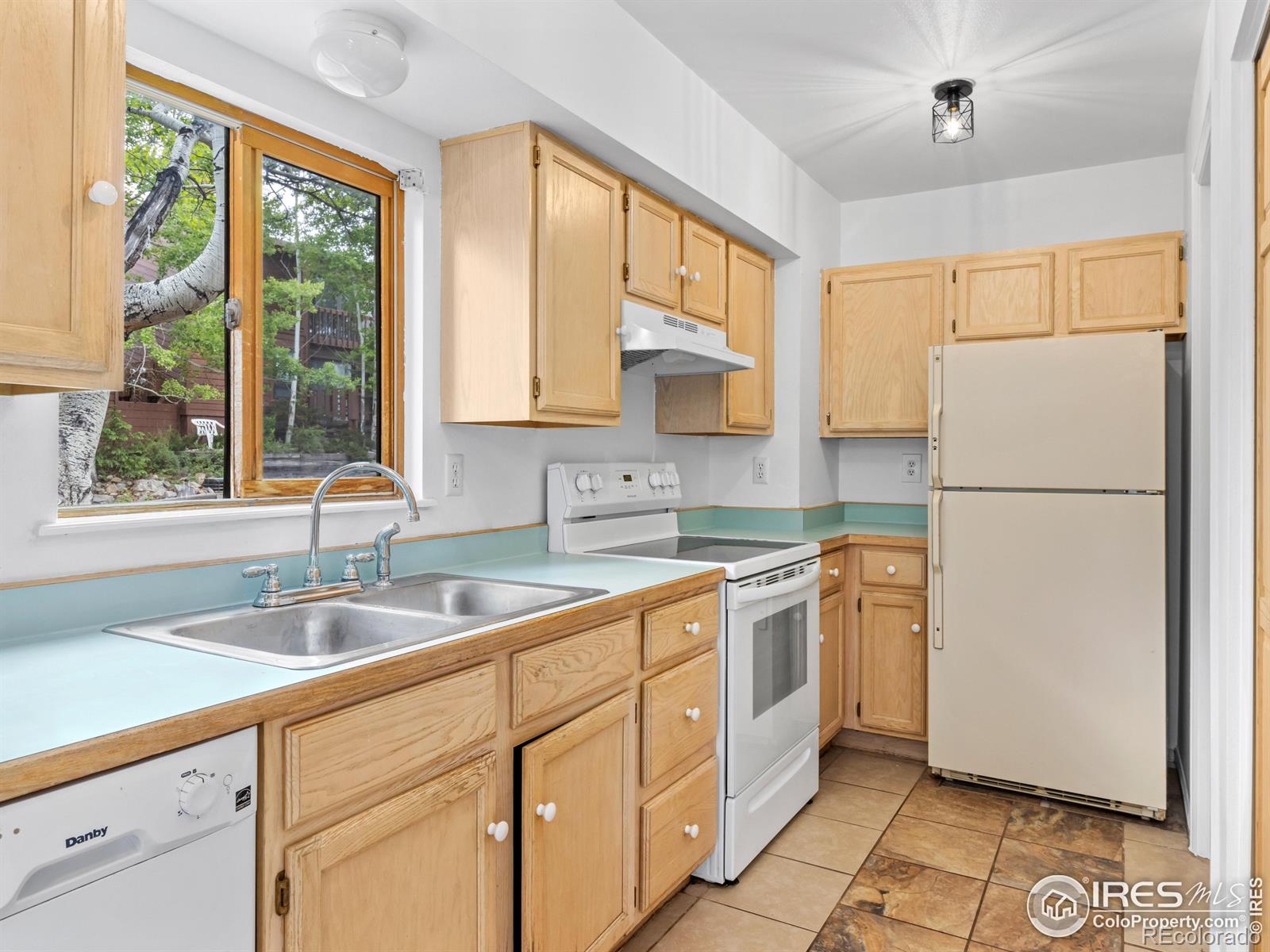 MLS Image #14 for 1010 s saint vrain avenue,estes park, Colorado