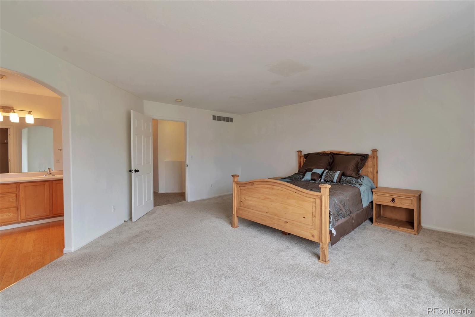 MLS Image #17 for 20308 e 46th avenue,denver, Colorado