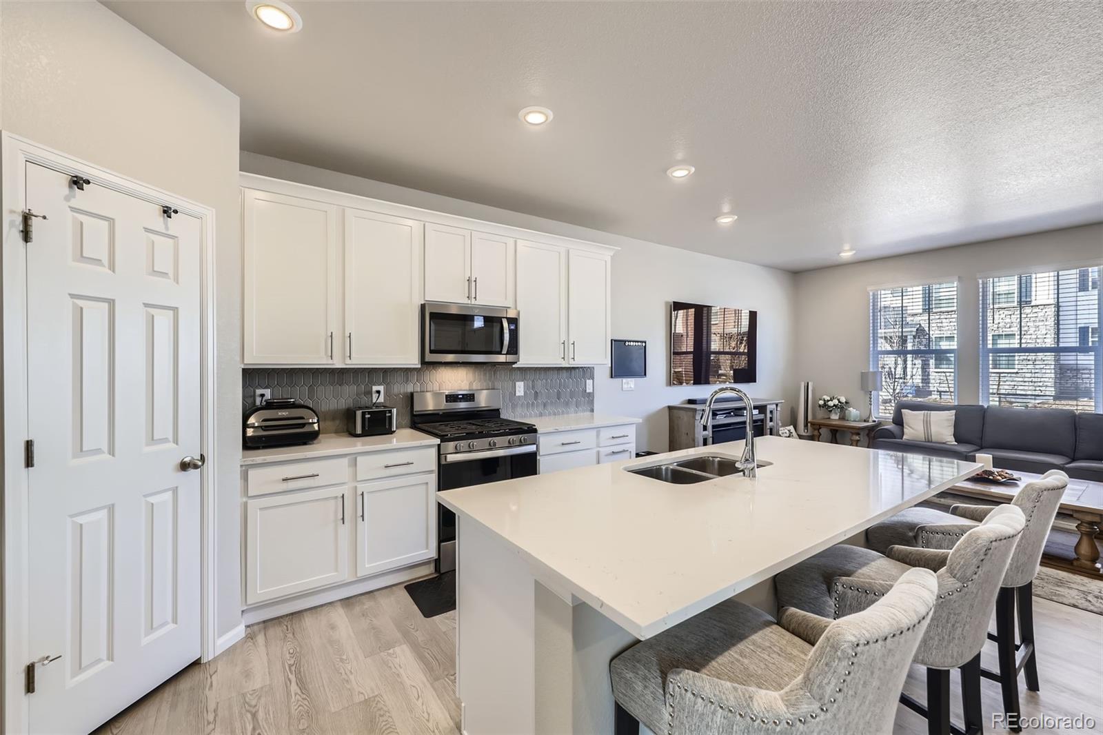 MLS Image #8 for 745 n tempe street,aurora, Colorado