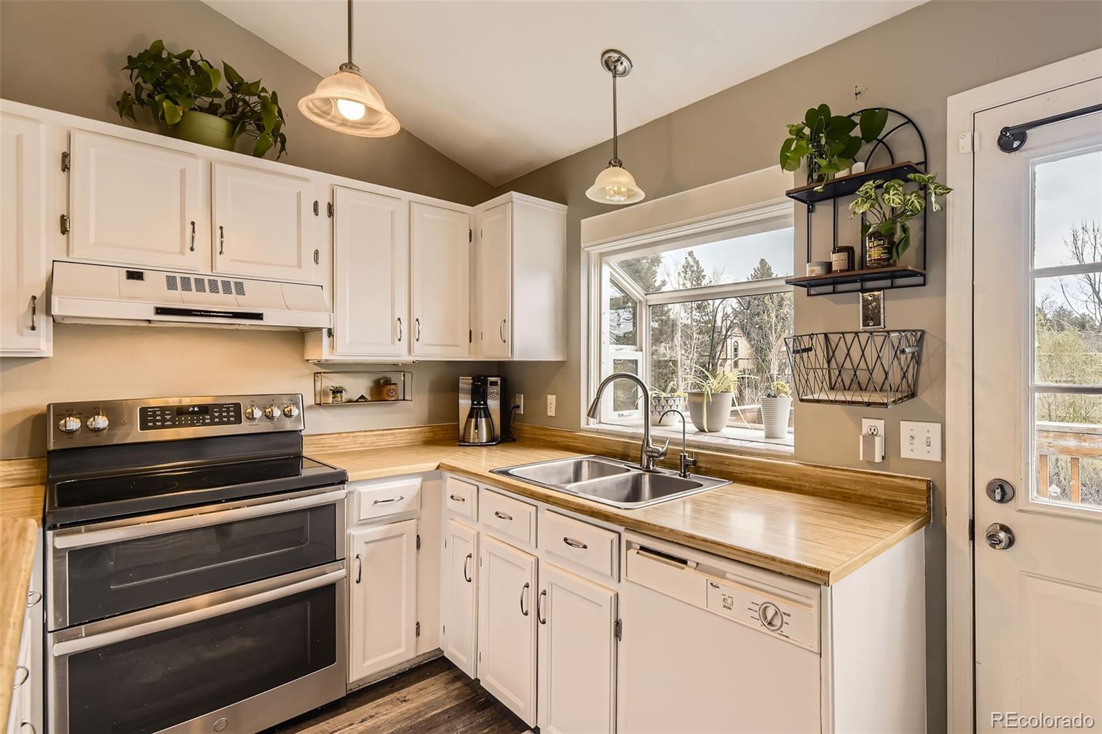 MLS Image #7 for 9689 w chatfield avenue,littleton, Colorado