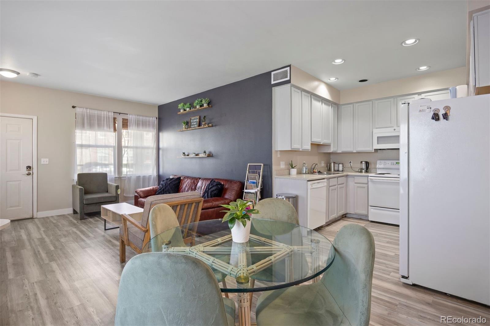 MLS Image #7 for 2643  roslyn street,denver, Colorado