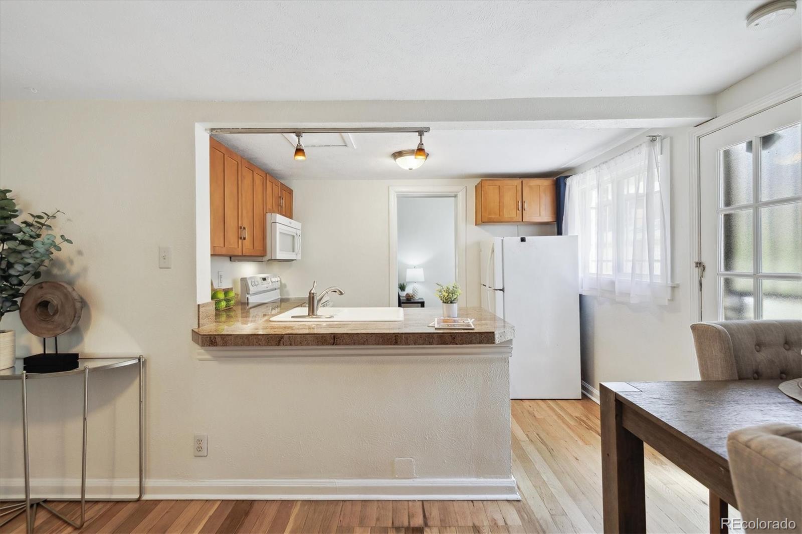 MLS Image #11 for 1532 n high street,denver, Colorado