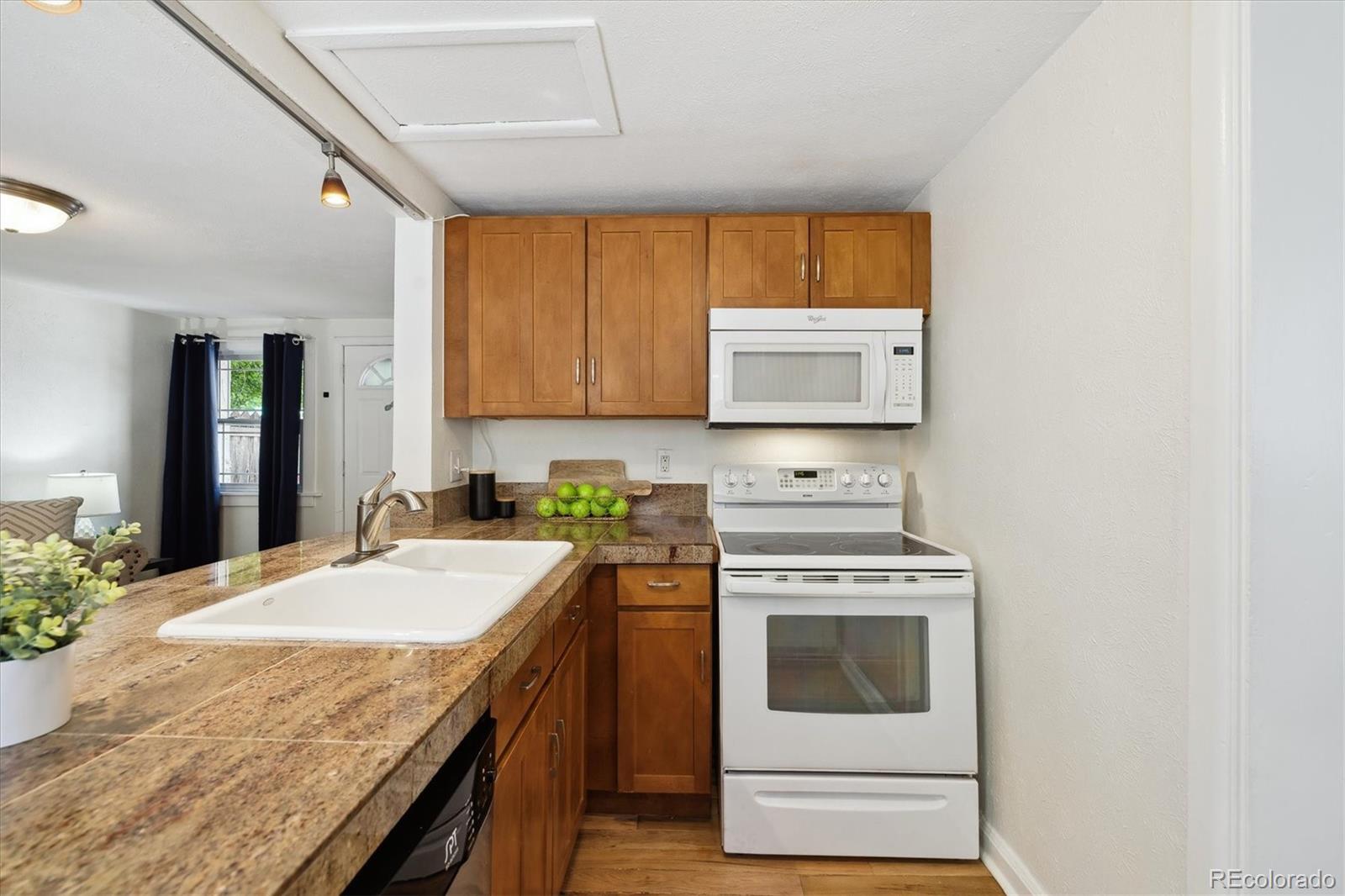 MLS Image #14 for 1532 n high street,denver, Colorado