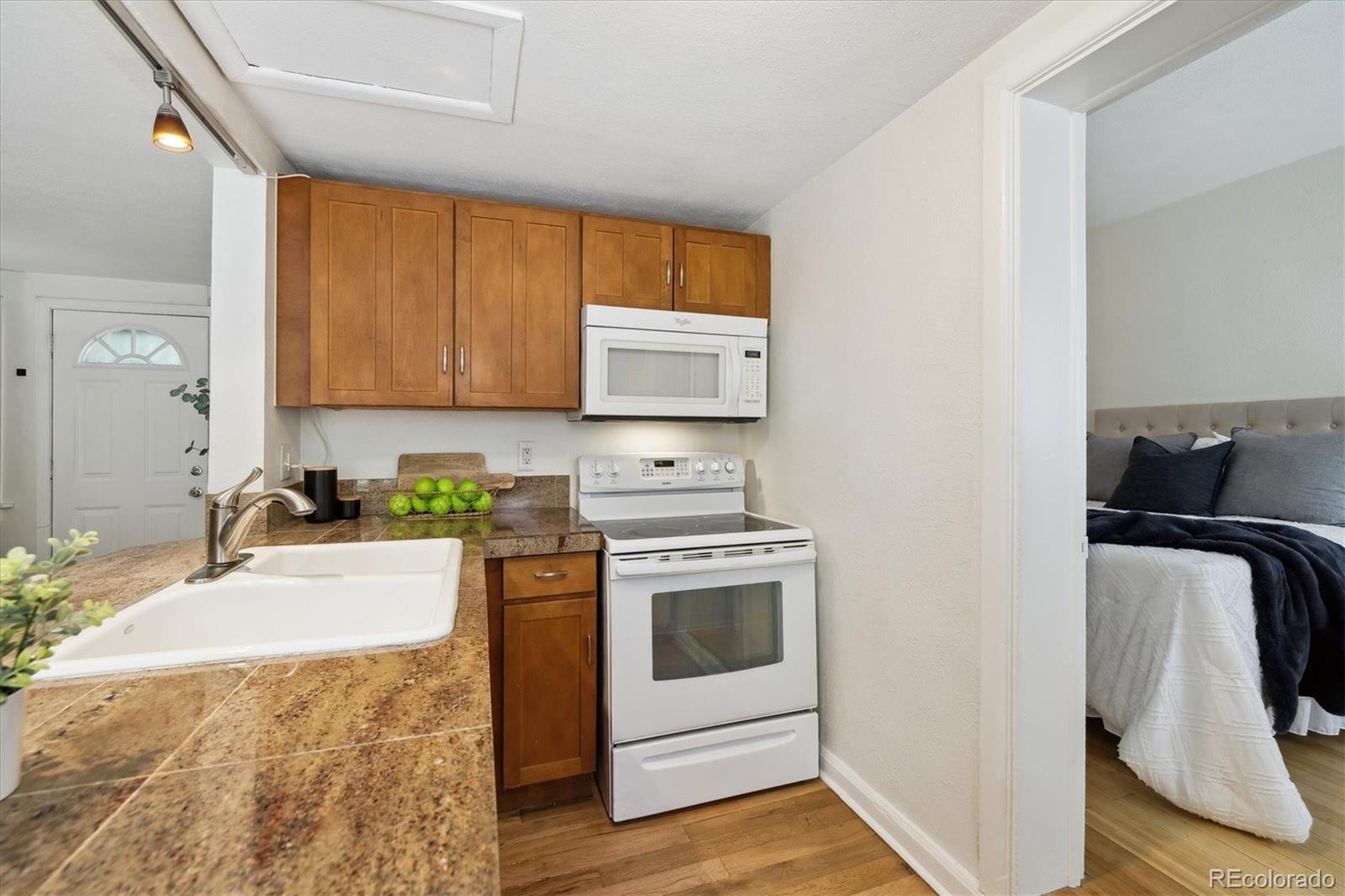 MLS Image #15 for 1532 n high street,denver, Colorado