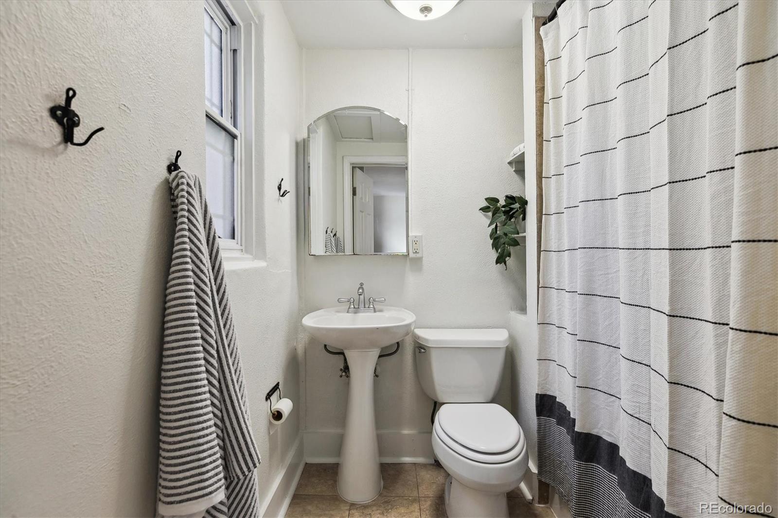 MLS Image #16 for 1532 n high street,denver, Colorado