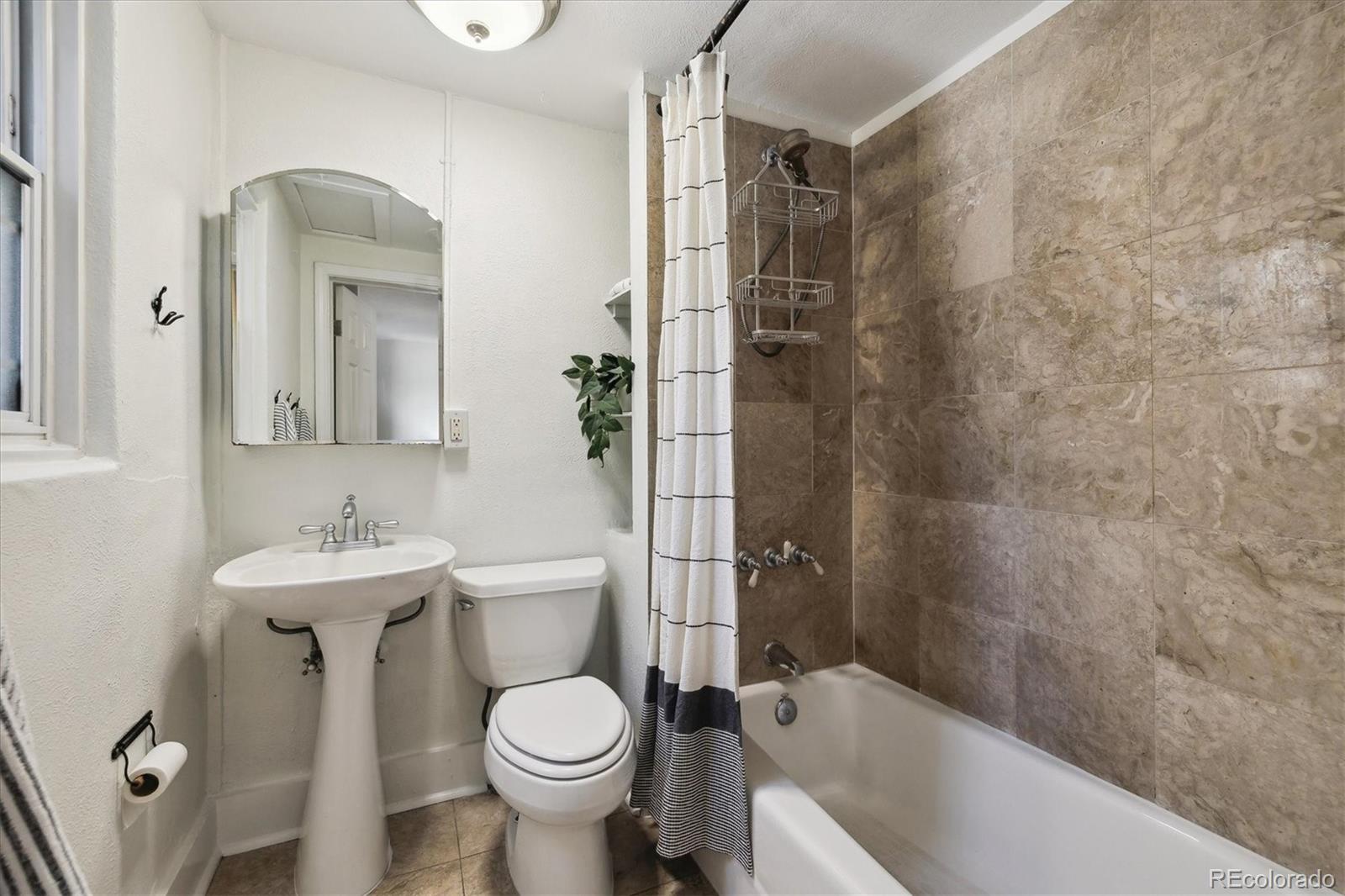 MLS Image #17 for 1532 n high street,denver, Colorado