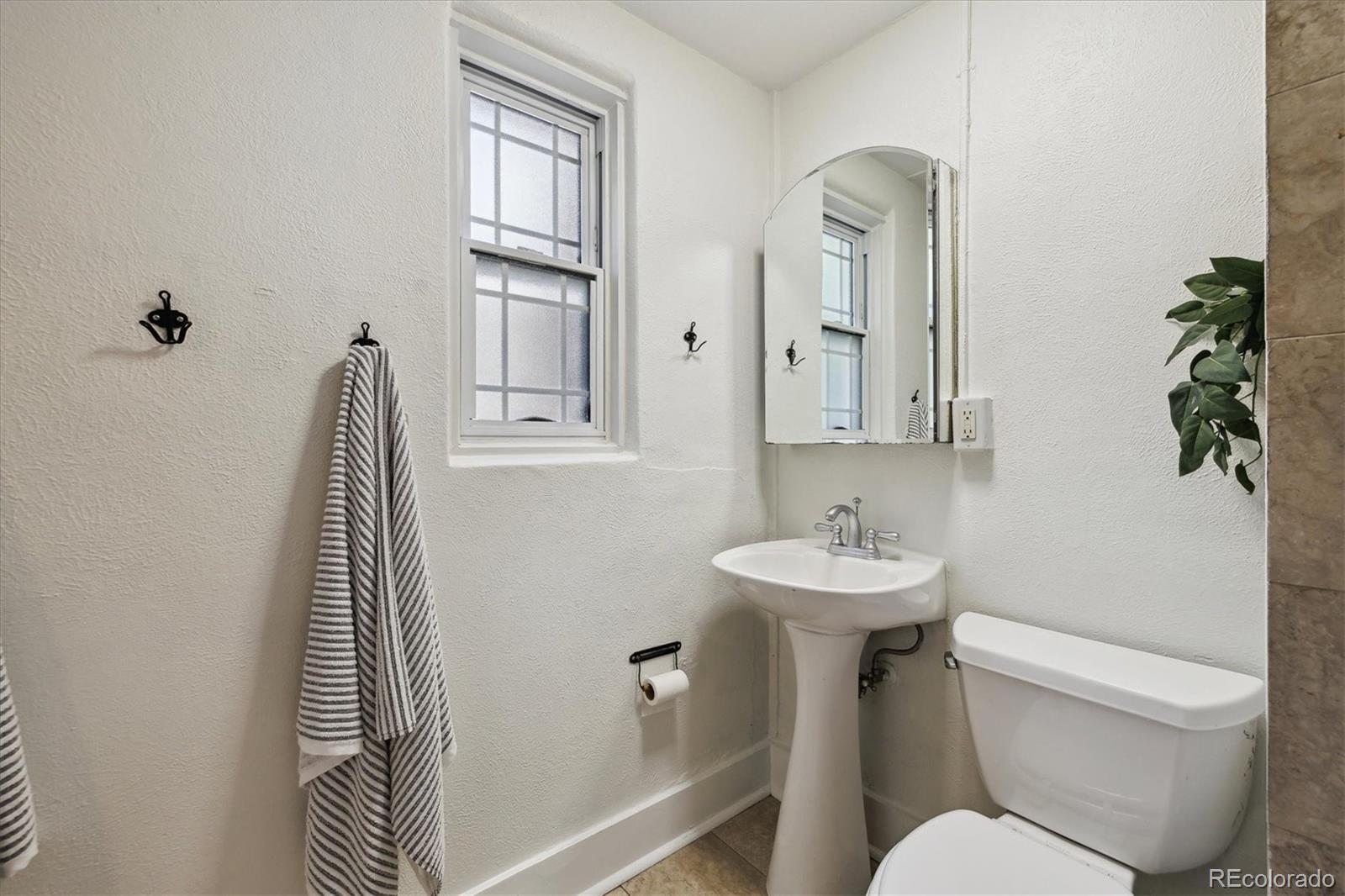 MLS Image #18 for 1532 n high street,denver, Colorado