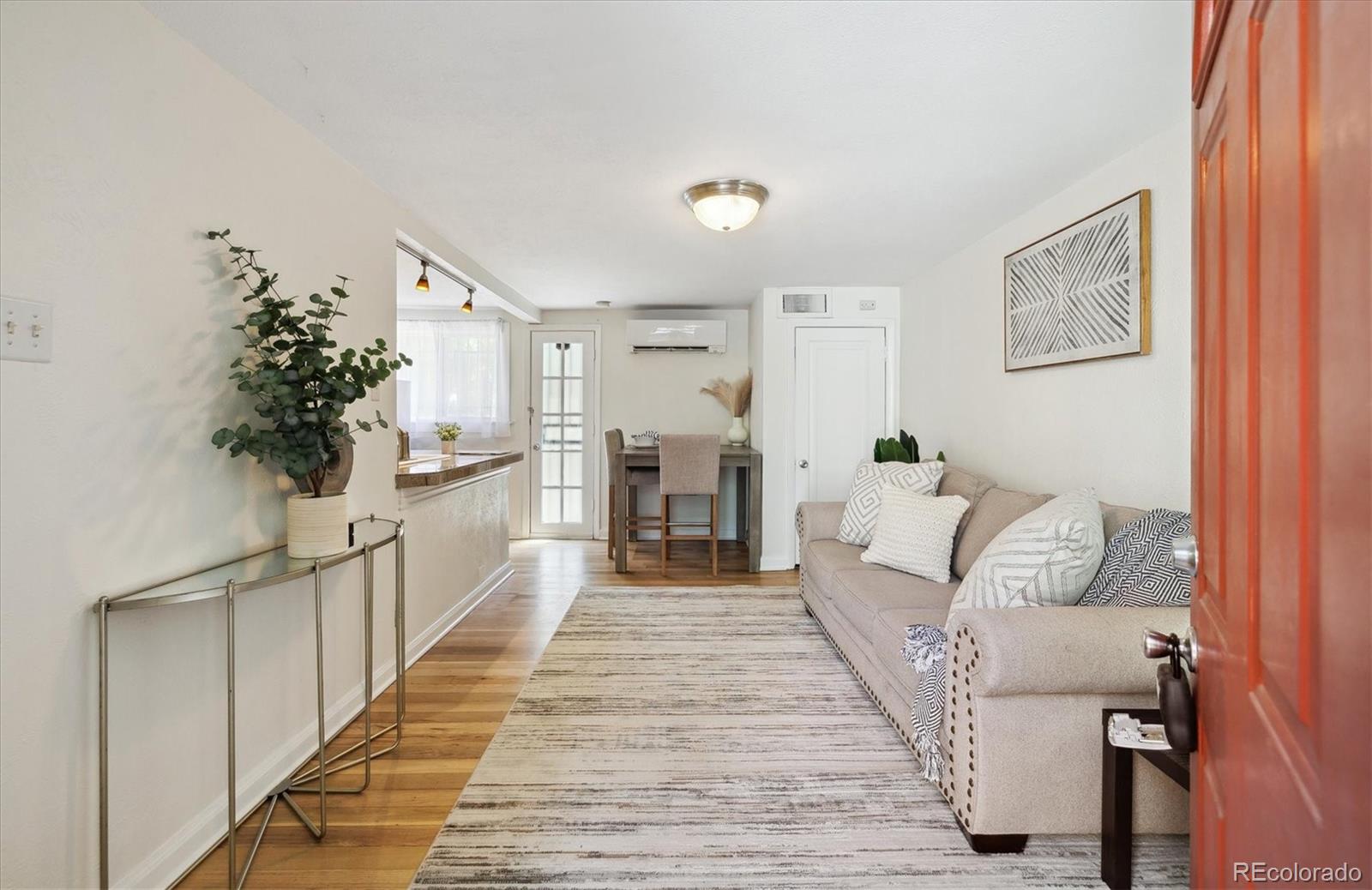 MLS Image #4 for 1532 n high street,denver, Colorado