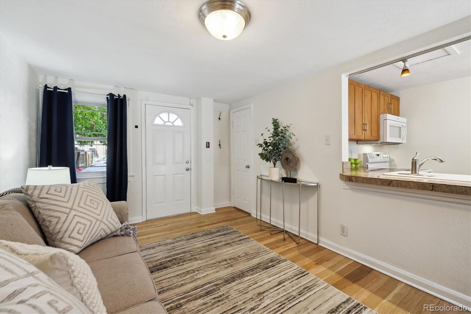 MLS Image #8 for 1532 n high street,denver, Colorado