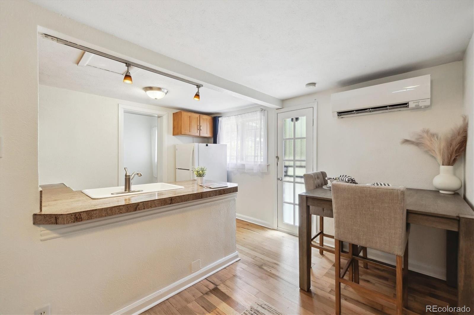 MLS Image #9 for 1532 n high street,denver, Colorado