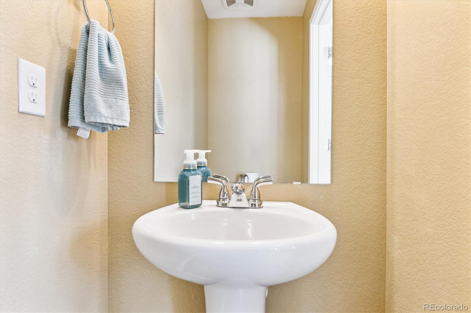 MLS Image #2 for 20017 e 48th place,denver, Colorado