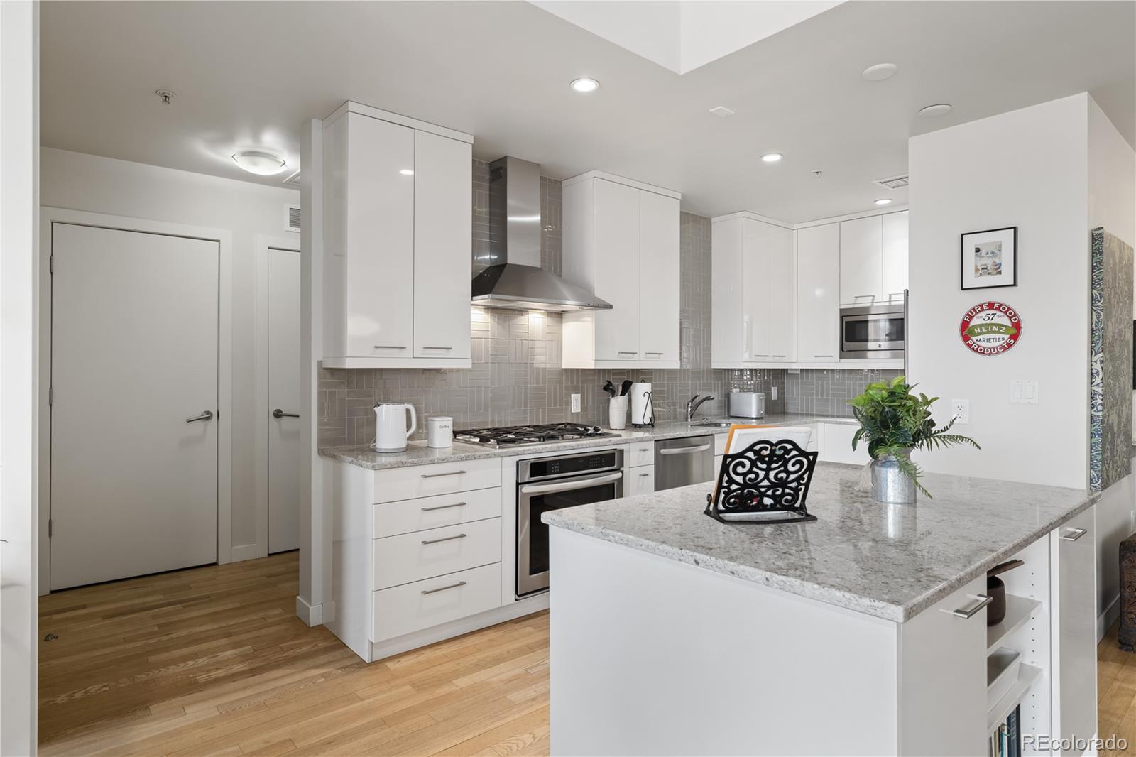 MLS Image #4 for 410  acoma street,denver, Colorado