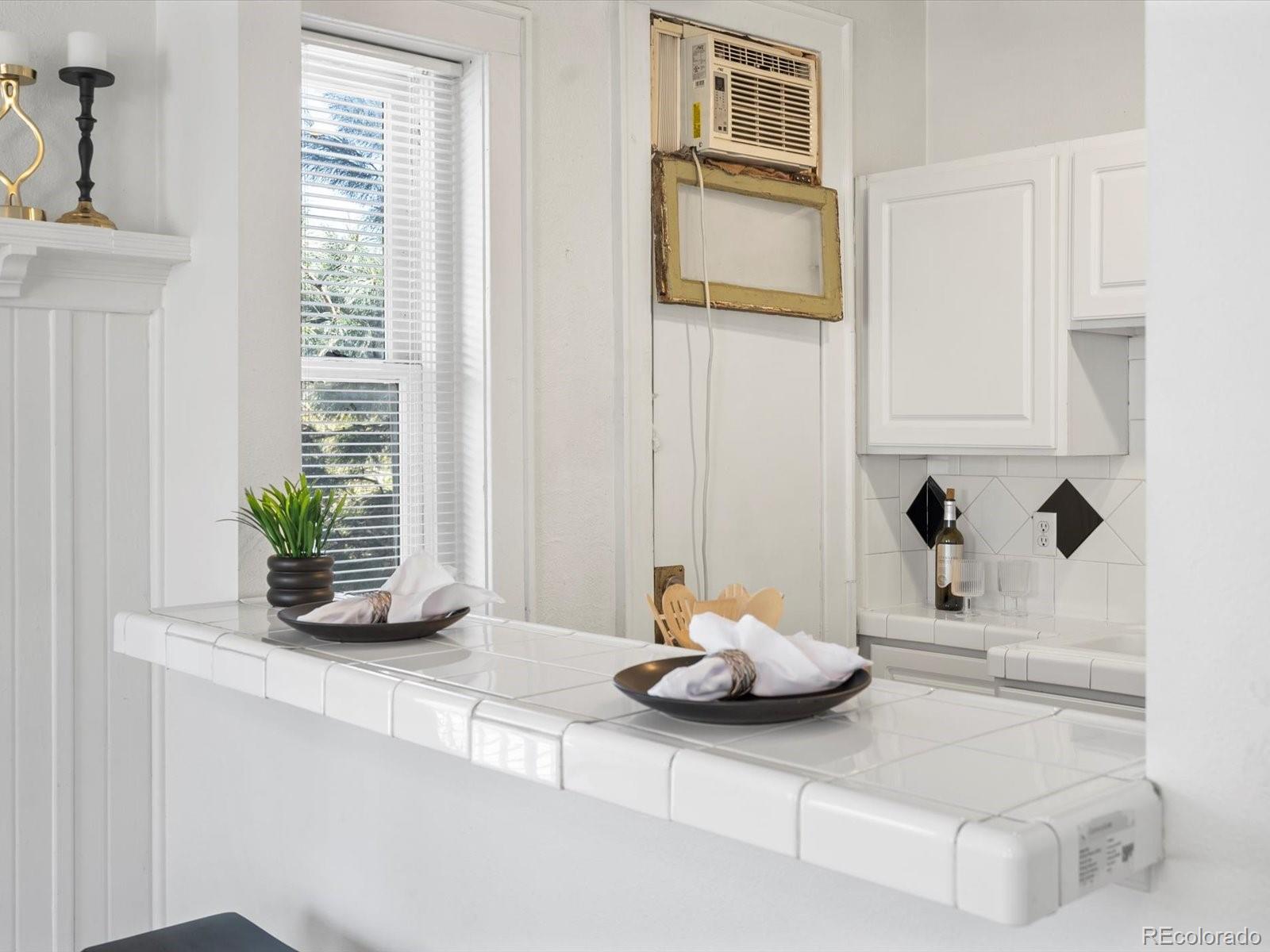 MLS Image #16 for 1376 n pearl street,denver, Colorado