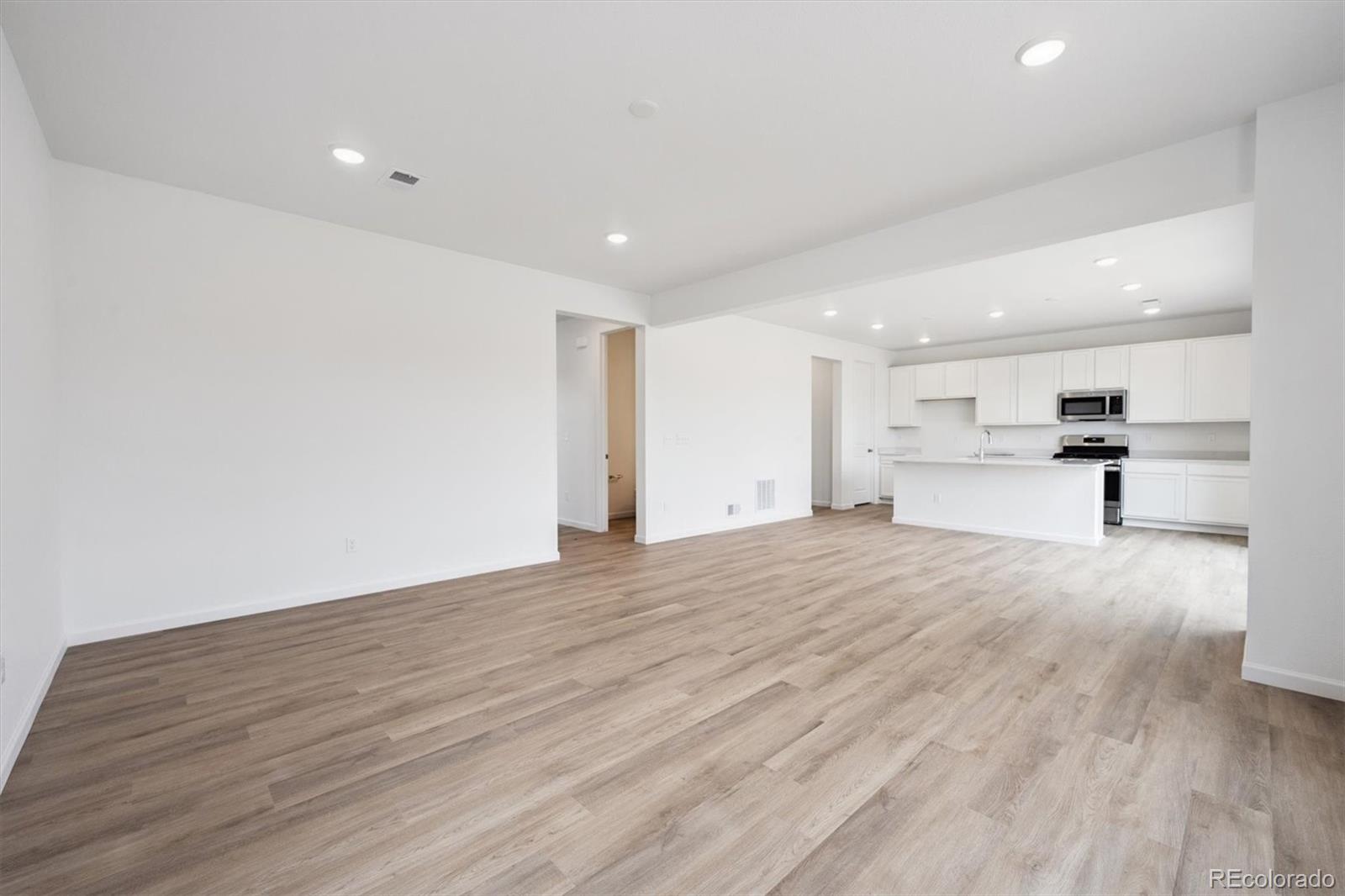 MLS Image #10 for 24737 e 40th avenue,aurora, Colorado