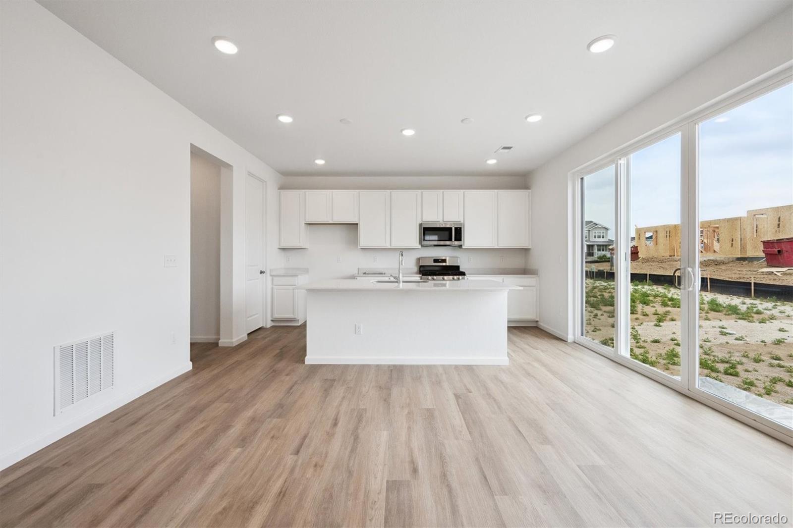 MLS Image #5 for 24737 e 40th avenue,aurora, Colorado