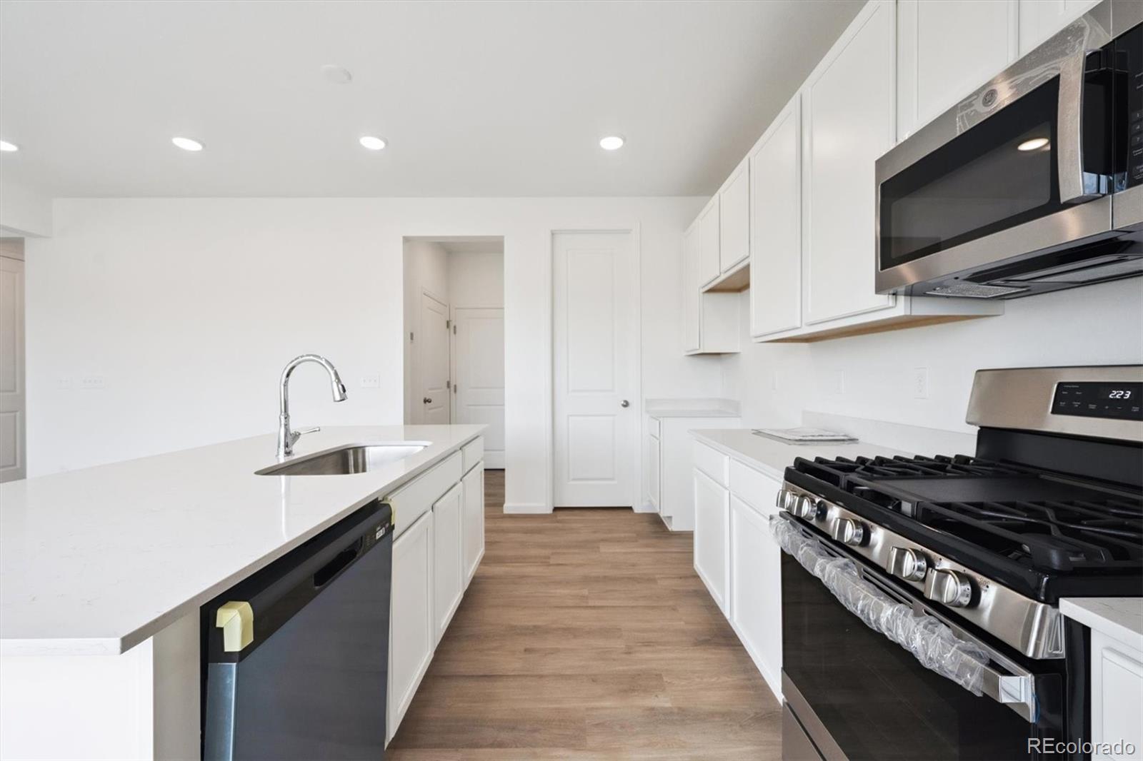 MLS Image #7 for 24737 e 40th avenue,aurora, Colorado
