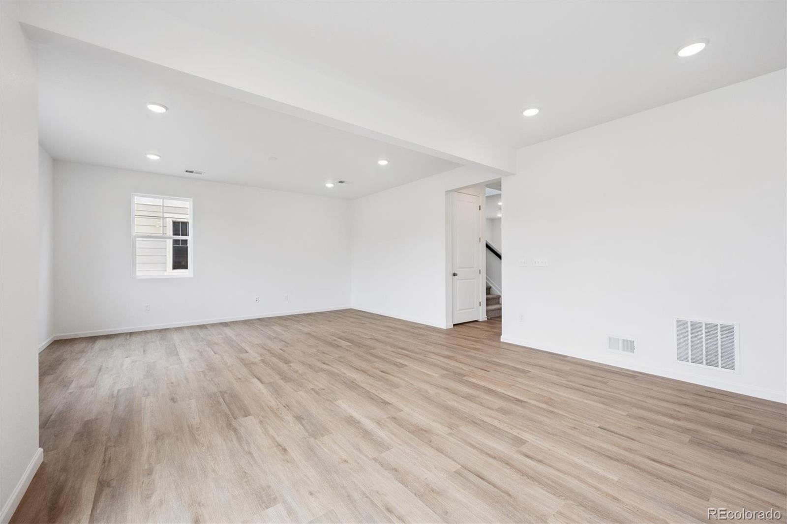 MLS Image #8 for 24737 e 40th avenue,aurora, Colorado