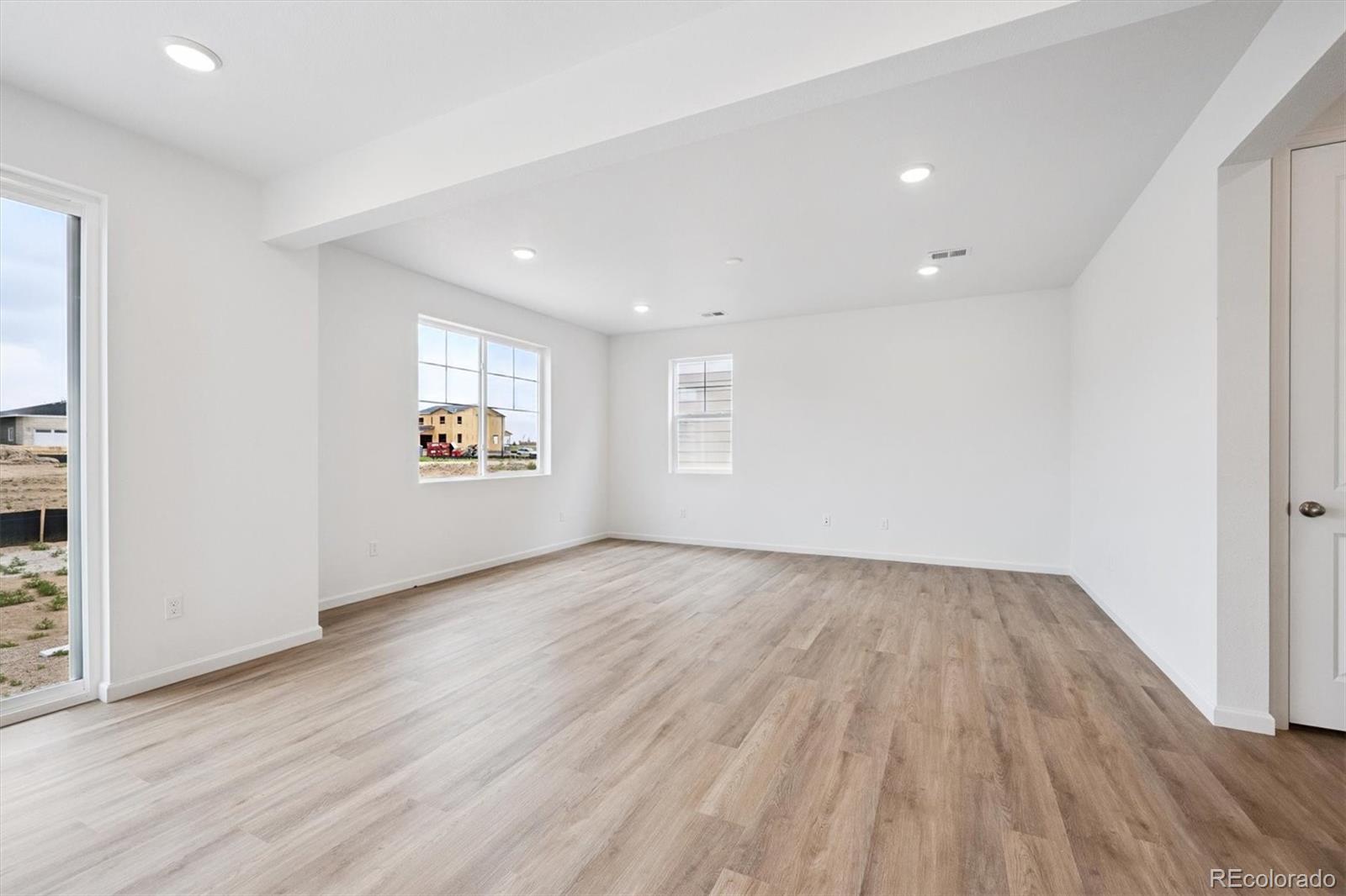 MLS Image #9 for 24737 e 40th avenue,aurora, Colorado