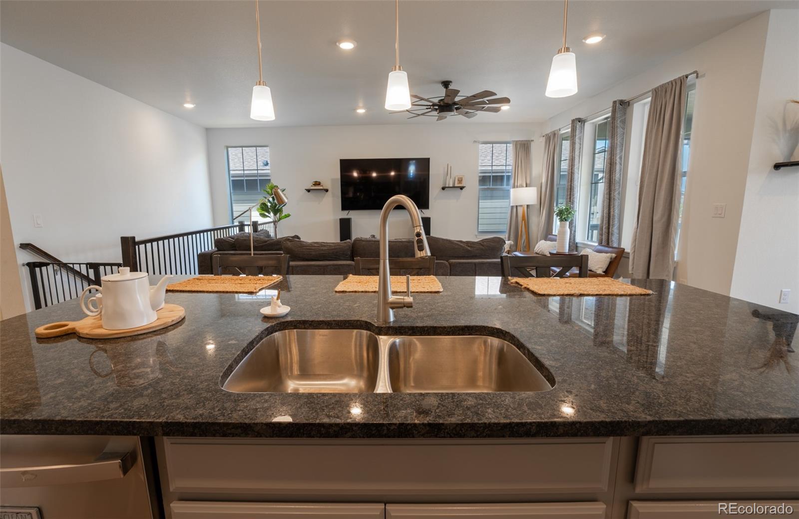 MLS Image #13 for 1056 s elk way,aurora, Colorado
