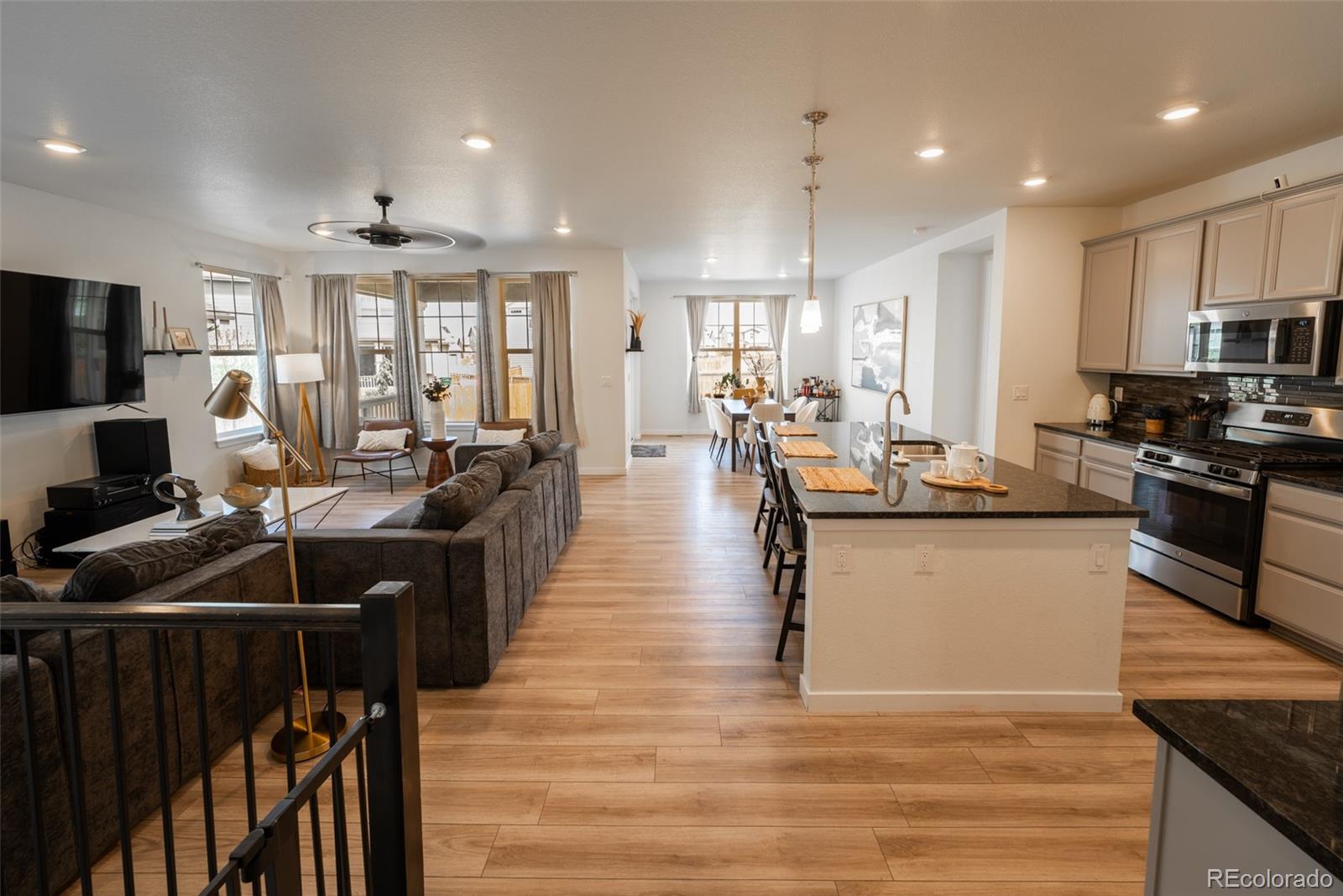 MLS Image #14 for 1056 s elk way,aurora, Colorado