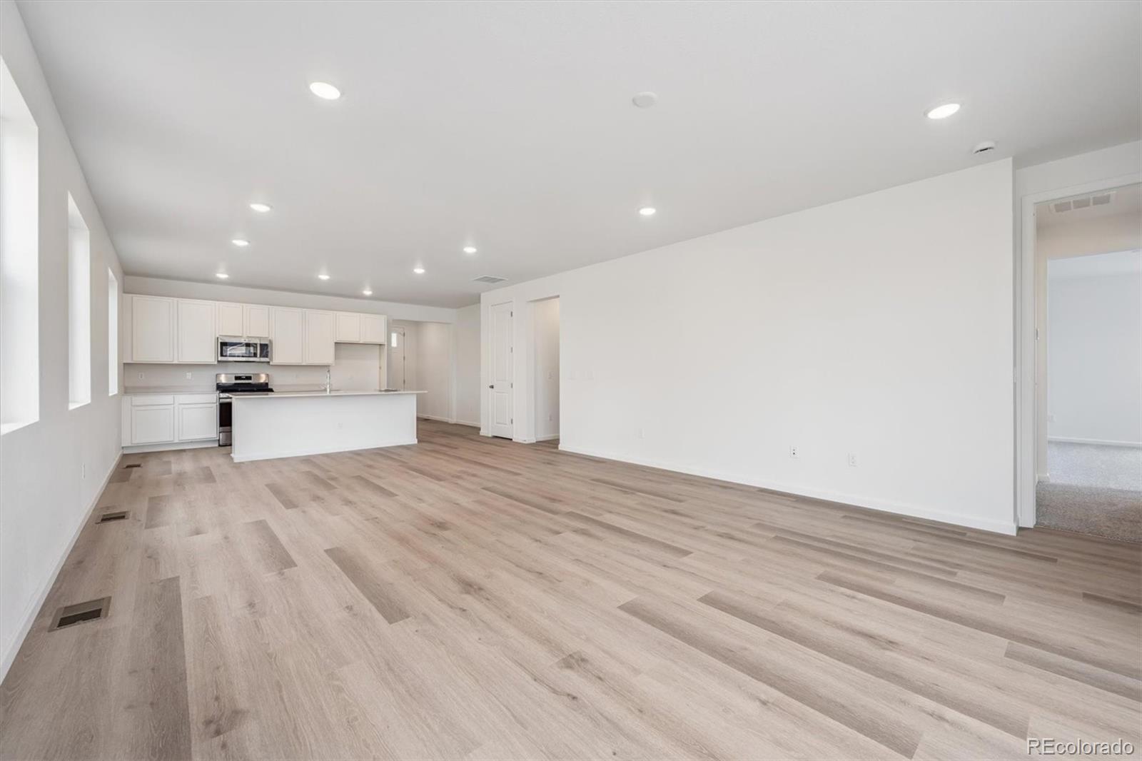 MLS Image #10 for 24747 e 40th avenue,aurora, Colorado