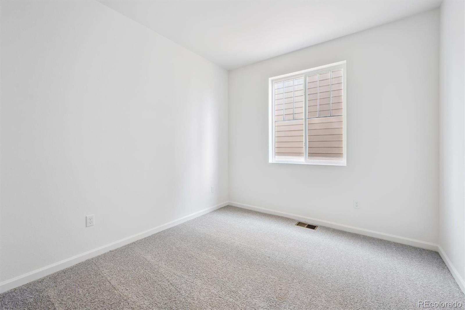 MLS Image #14 for 24747 e 40th avenue,aurora, Colorado