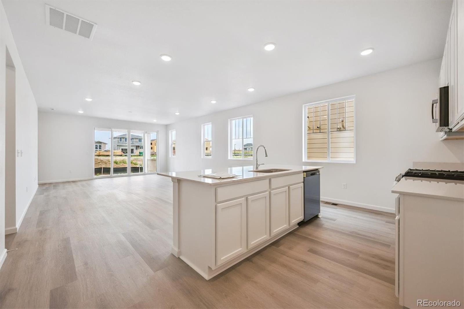 MLS Image #5 for 24747 e 40th avenue,aurora, Colorado