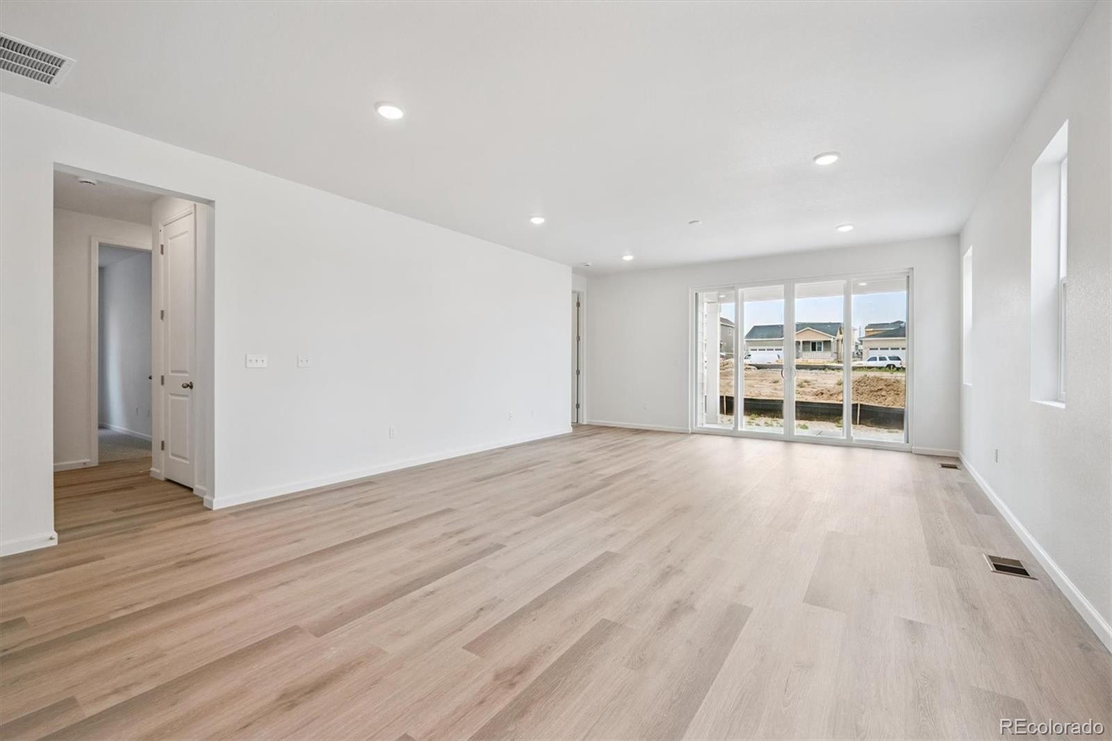 MLS Image #9 for 24747 e 40th avenue,aurora, Colorado