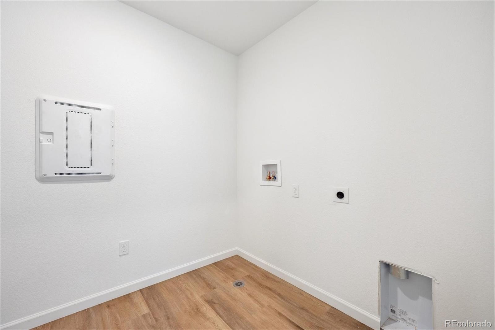 MLS Image #18 for 24717 e 40th avenue,aurora, Colorado