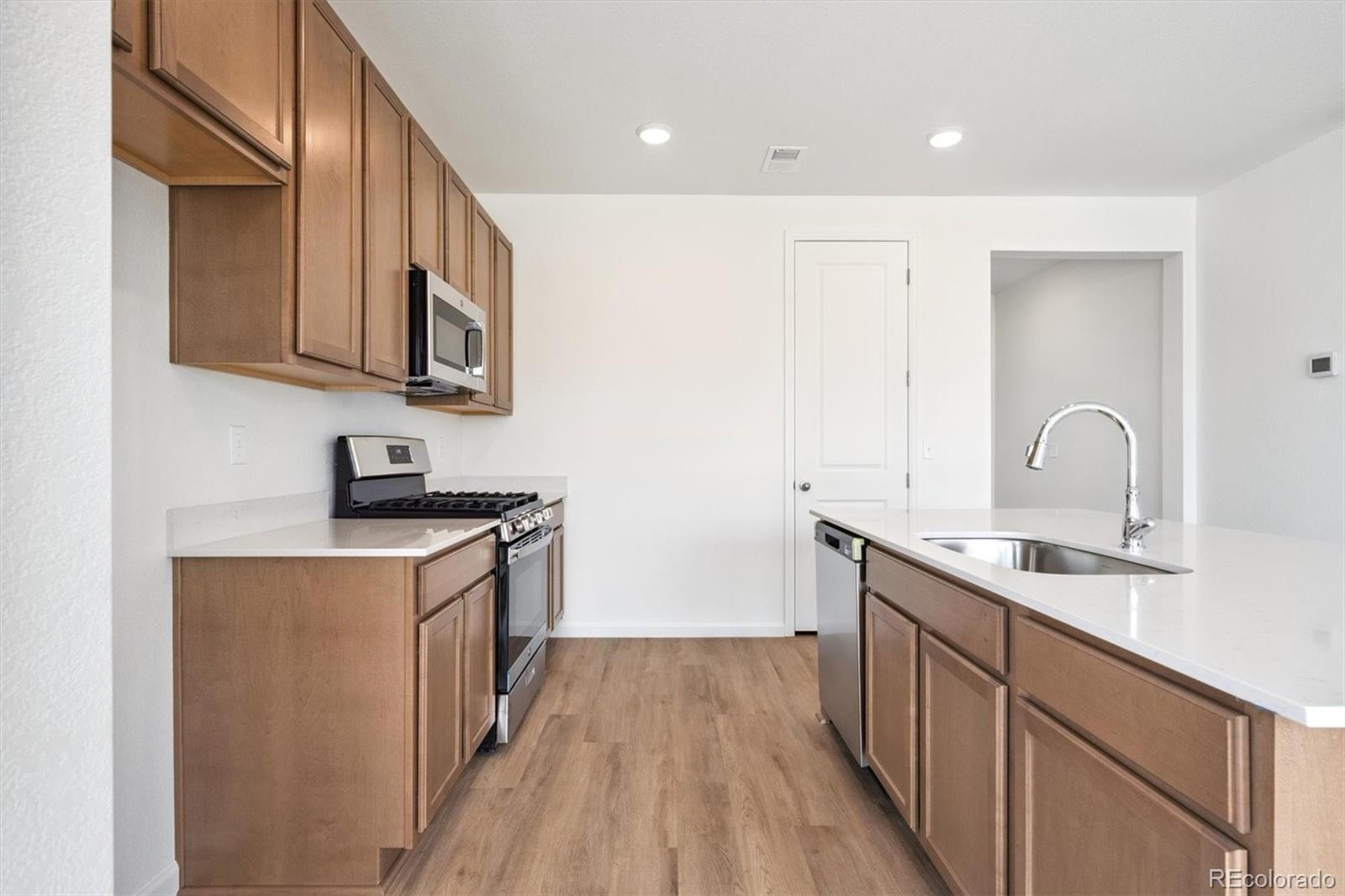 MLS Image #8 for 24717 e 40th avenue,aurora, Colorado