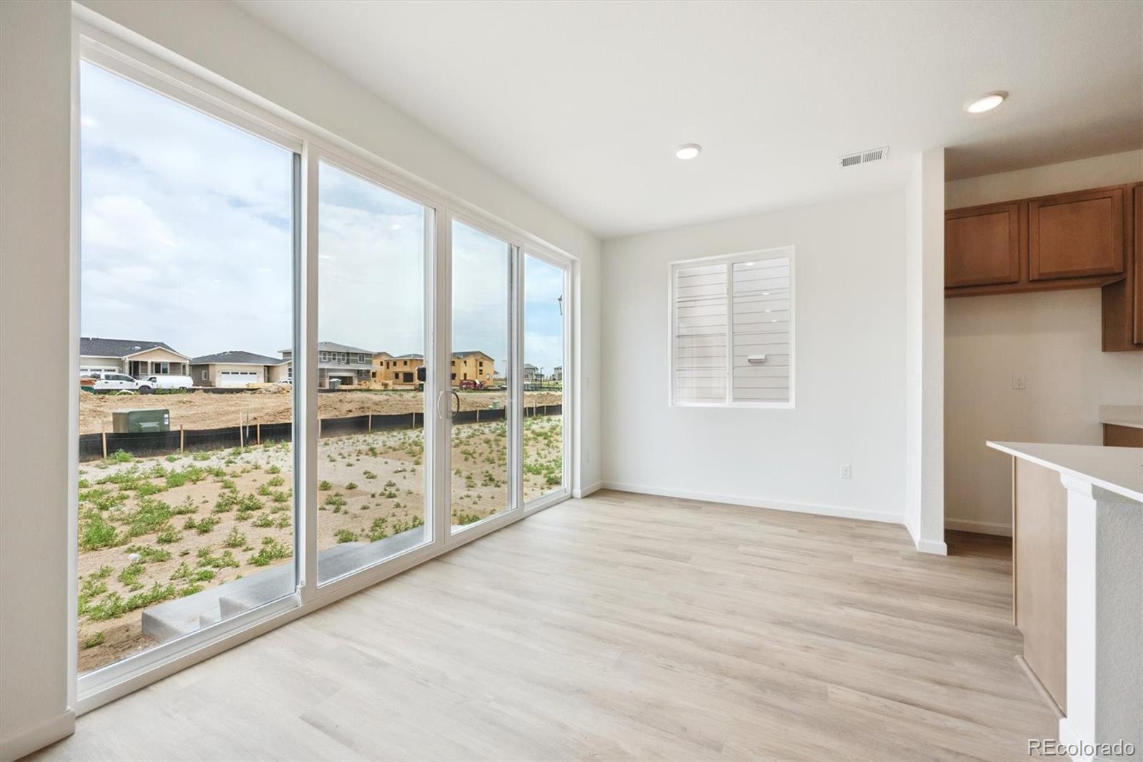 MLS Image #9 for 24717 e 40th avenue,aurora, Colorado