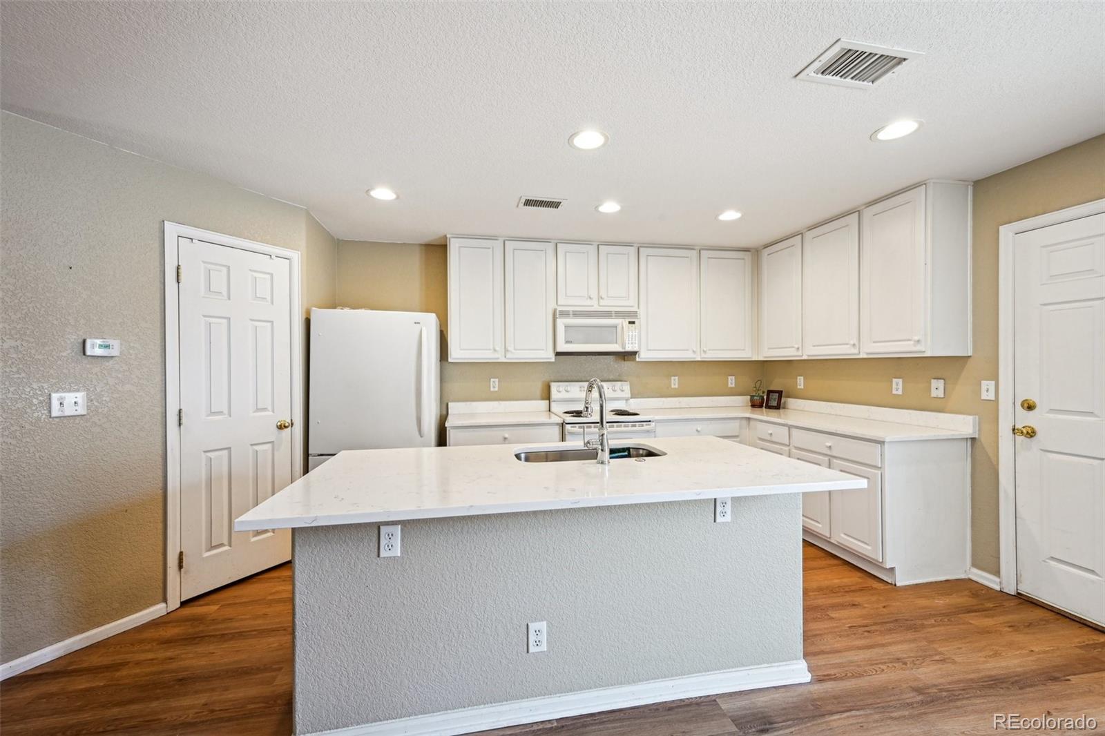 MLS Image #5 for 5786  biscay street,denver, Colorado