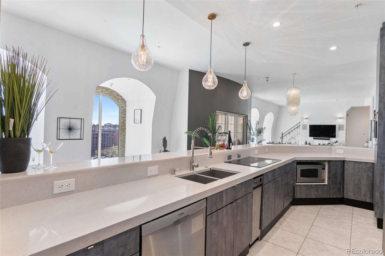 MLS Image #5 for 975 n lincoln street 15b,denver, Colorado