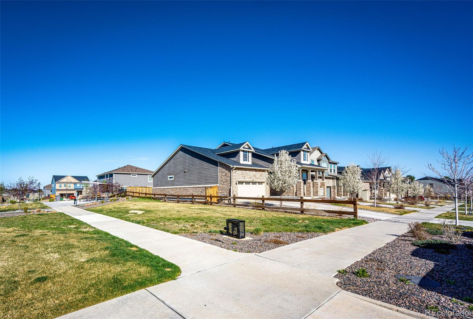 MLS Image #2 for 469 s olathe street,aurora, Colorado
