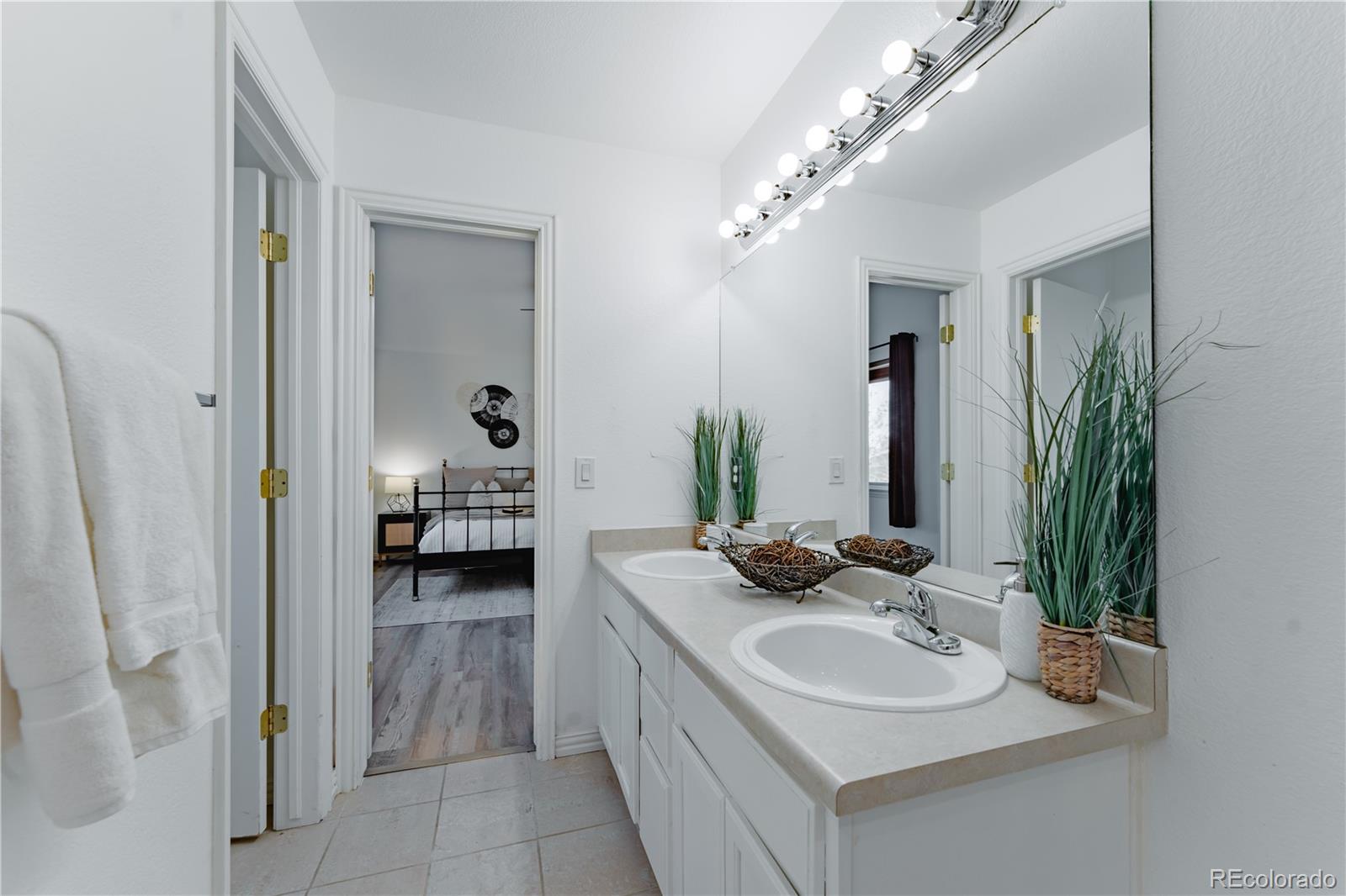 MLS Image #20 for 2875 s tower way,aurora, Colorado