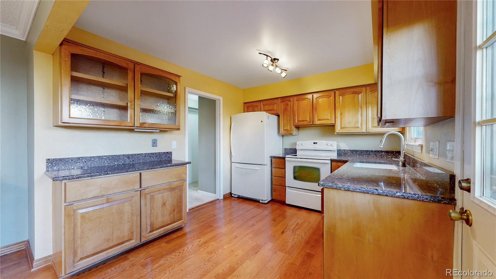 MLS Image #5 for 8752 e amherst drive,denver, Colorado