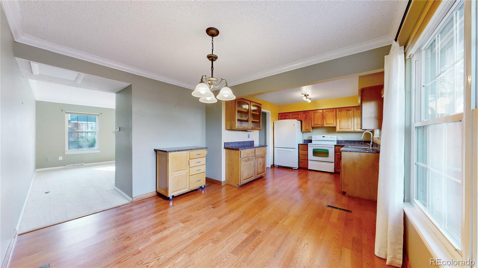MLS Image #6 for 8752 e amherst drive,denver, Colorado