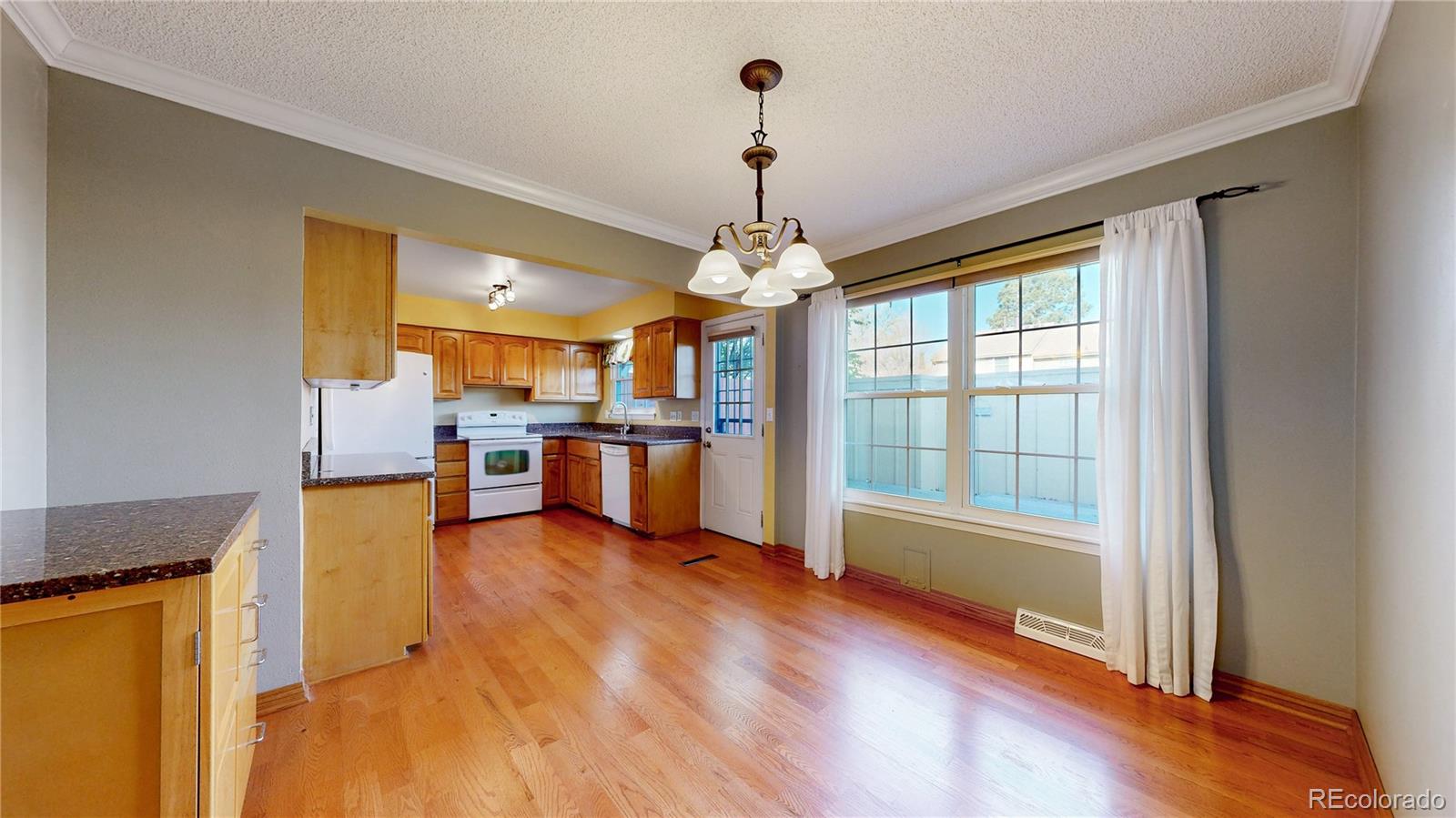 MLS Image #7 for 8752 e amherst drive,denver, Colorado