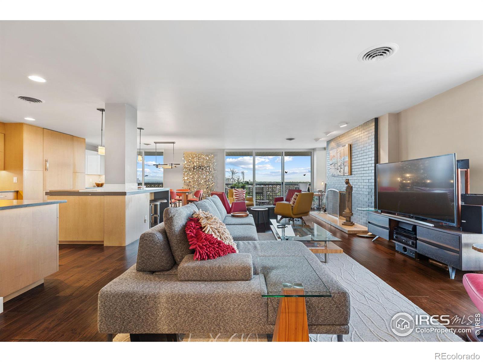 MLS Image #5 for 4570 e yale avenue,denver, Colorado