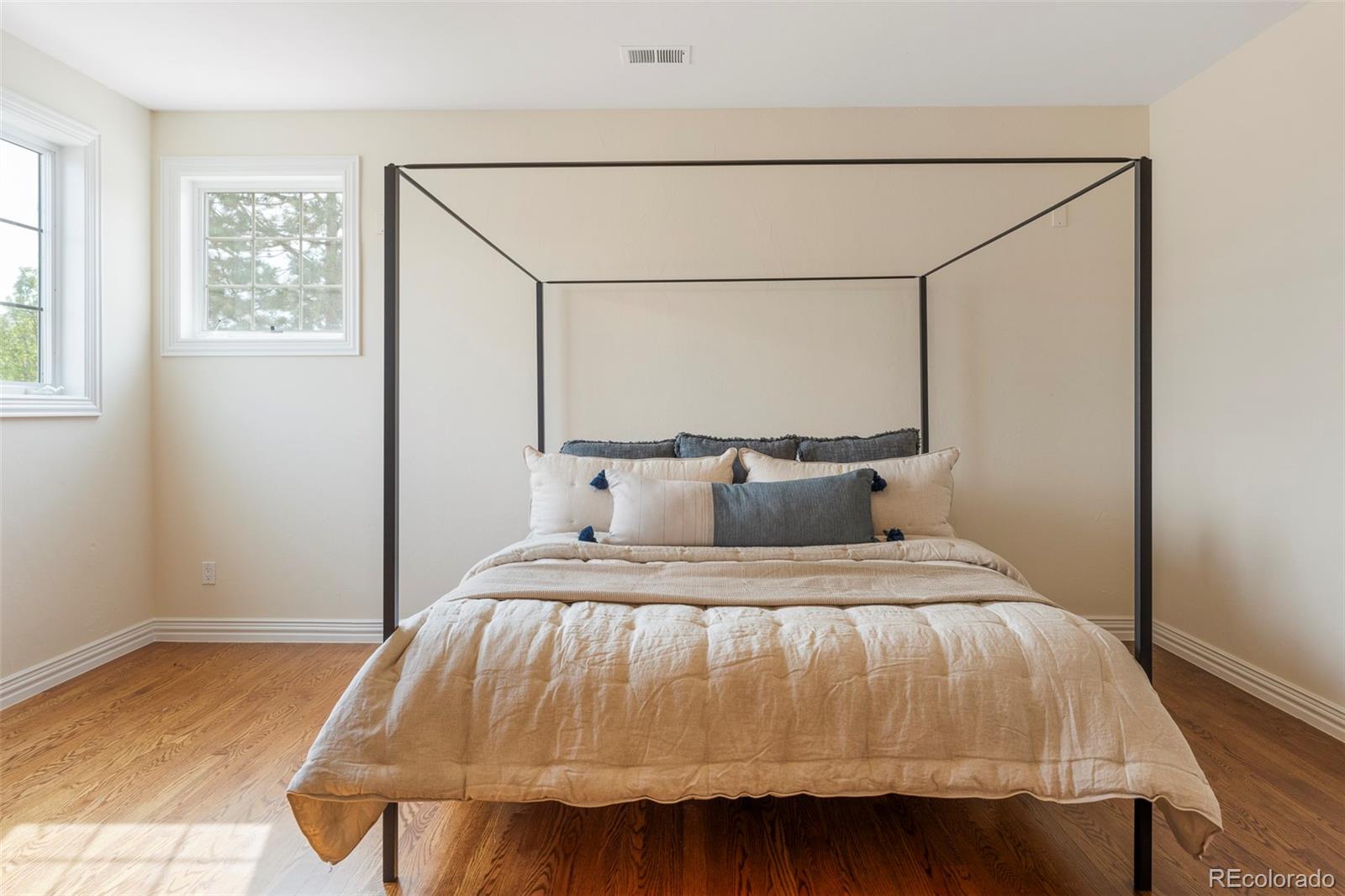 MLS Image #32 for 155 s poplar street,denver, Colorado