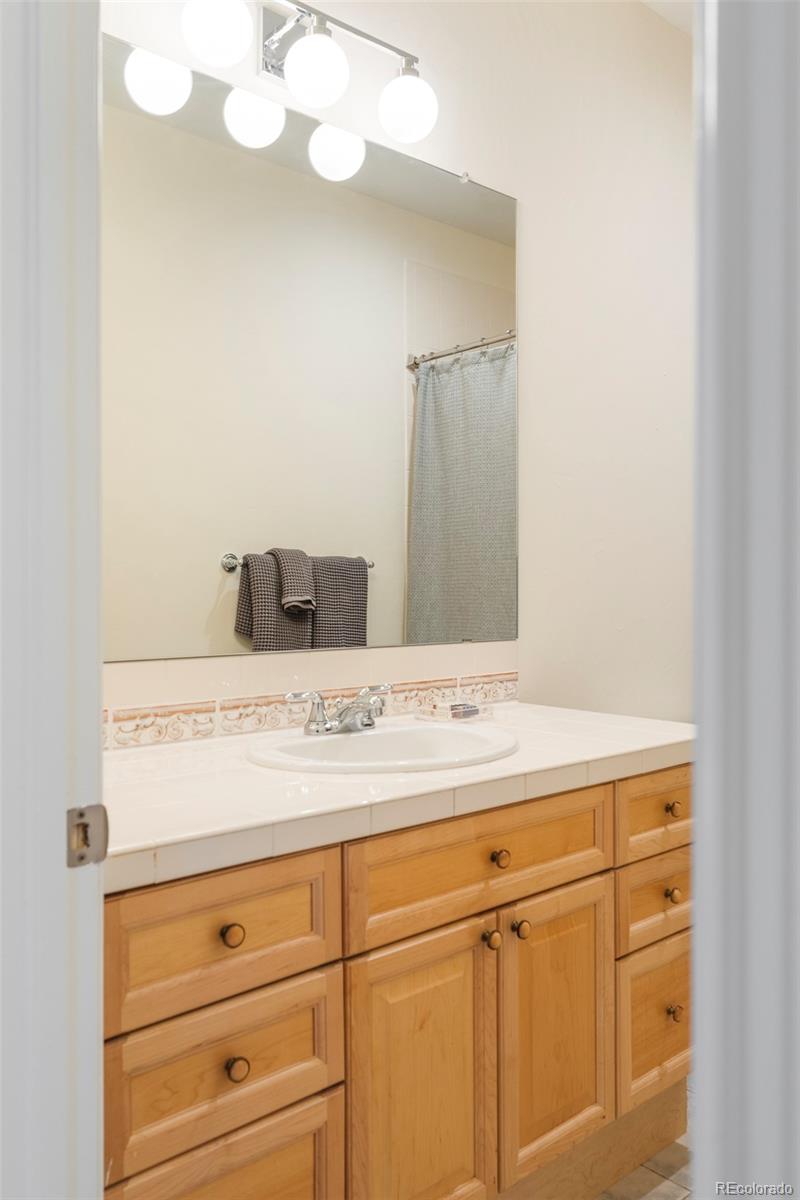 MLS Image #33 for 155 s poplar street,denver, Colorado