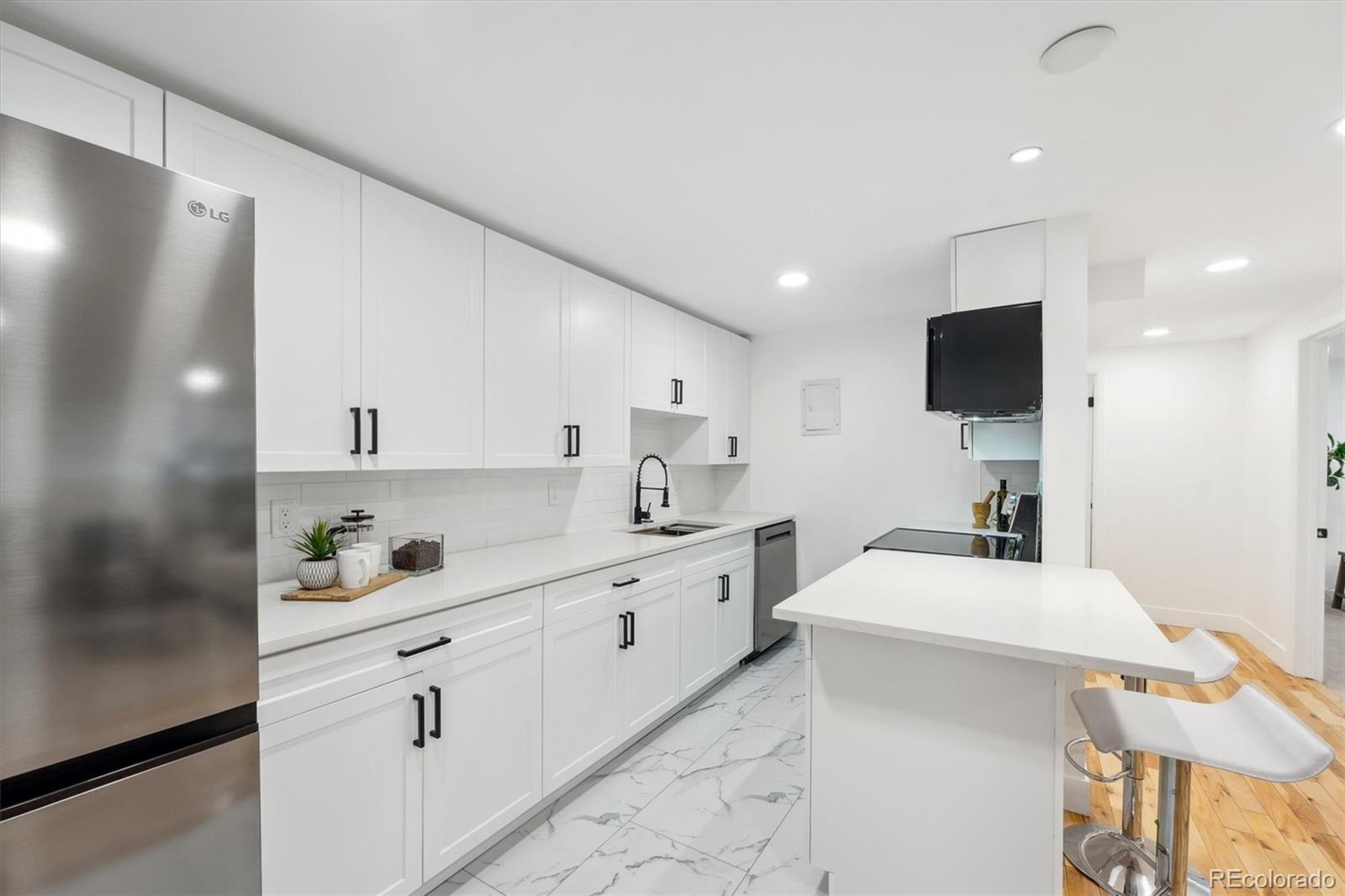 MLS Image #8 for 252 n pennsylvania street 103,denver, Colorado