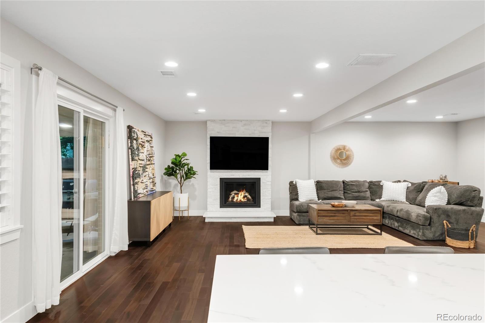 MLS Image #8 for 9861 e ohio avenue,denver, Colorado