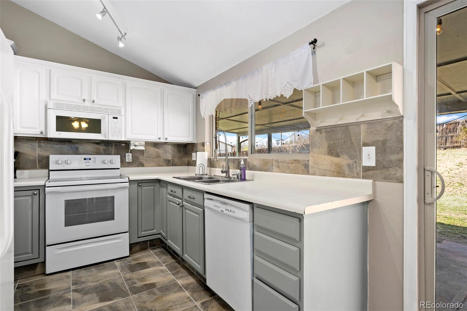 MLS Image #5 for 6779 w 79th circle,arvada, Colorado