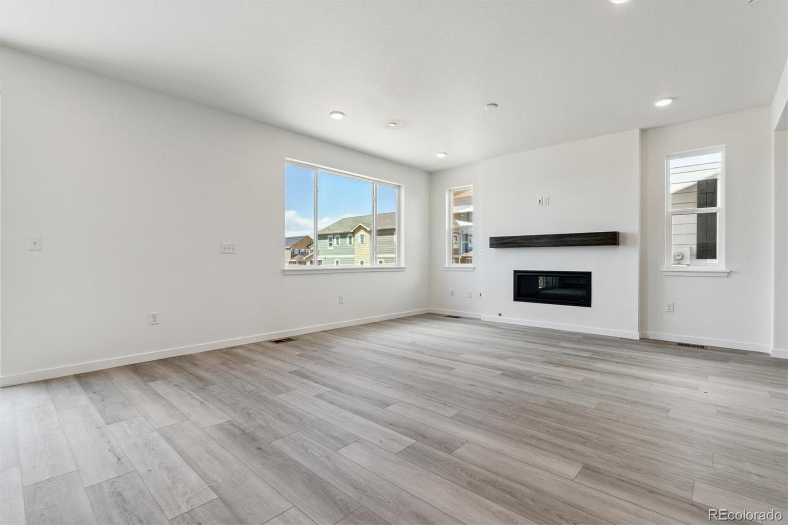 MLS Image #4 for 9247  truckee court,commerce city, Colorado